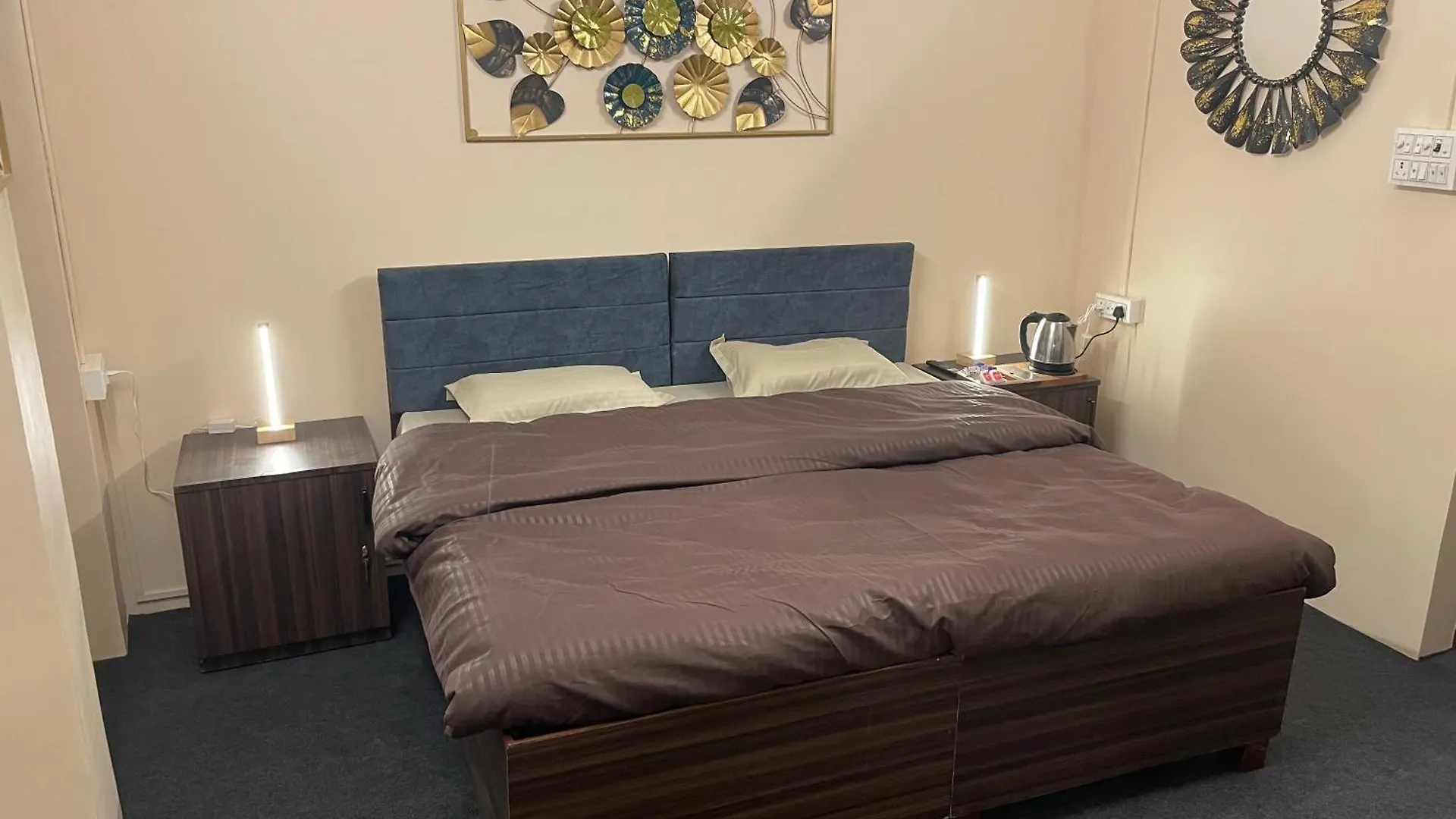 Kashi Awahan! Modern Themed Room Near Vishvanath Temple Varanasi